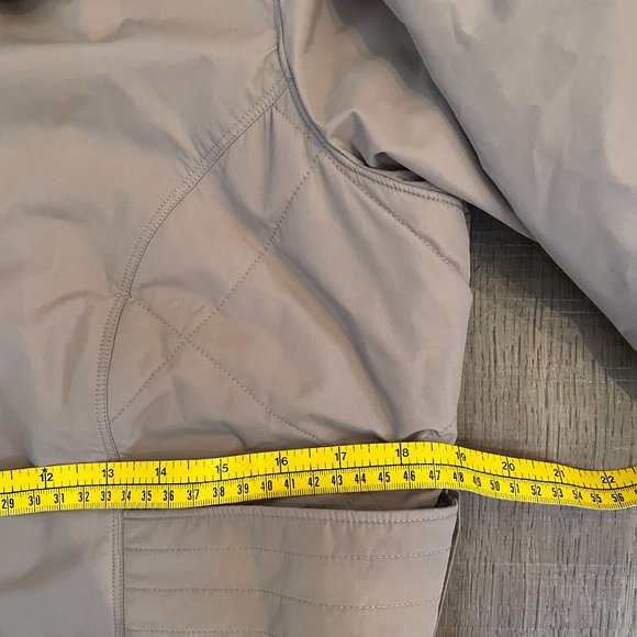 Mountain Hardwear Tan Ski Jacket with Insulated Design - Picture 13 of 16